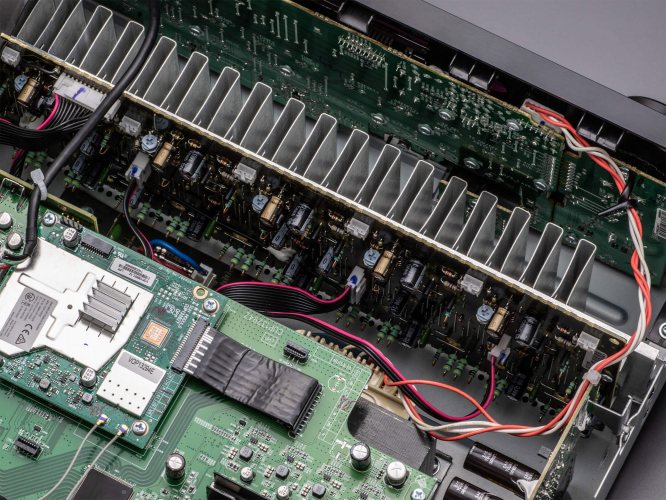 AV-ресивер Denon AVR-X2800H